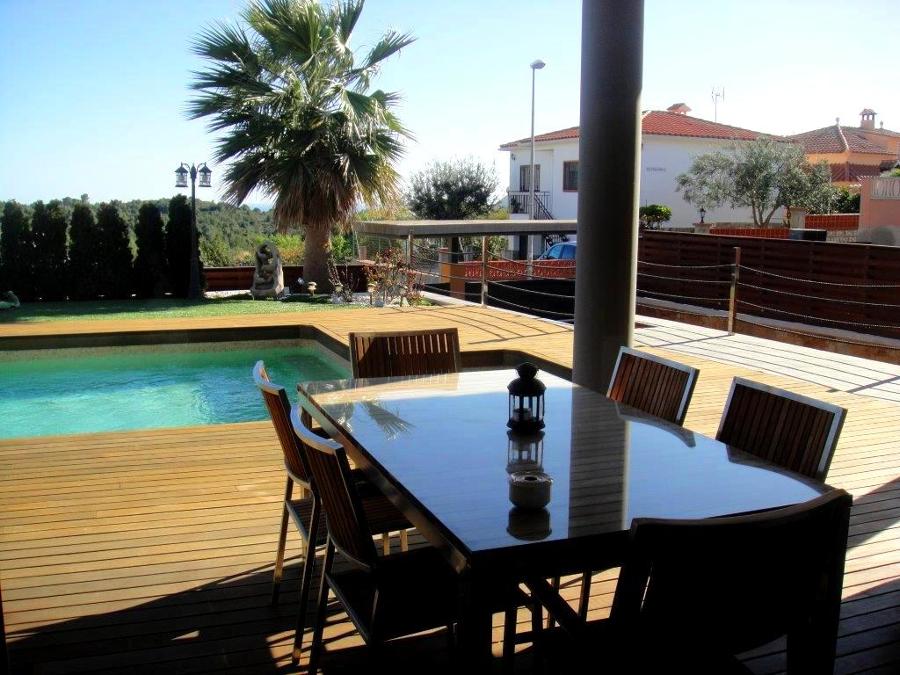 Jardín vista a la piscina