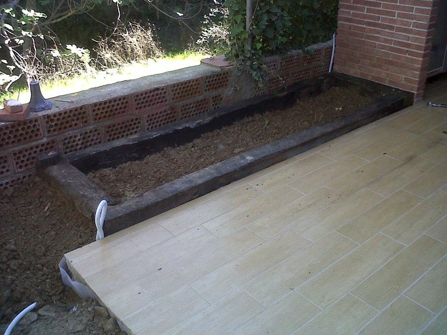 Jardinera con traviesas de tren