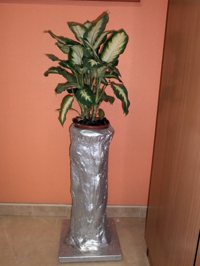 jardinera de color plata