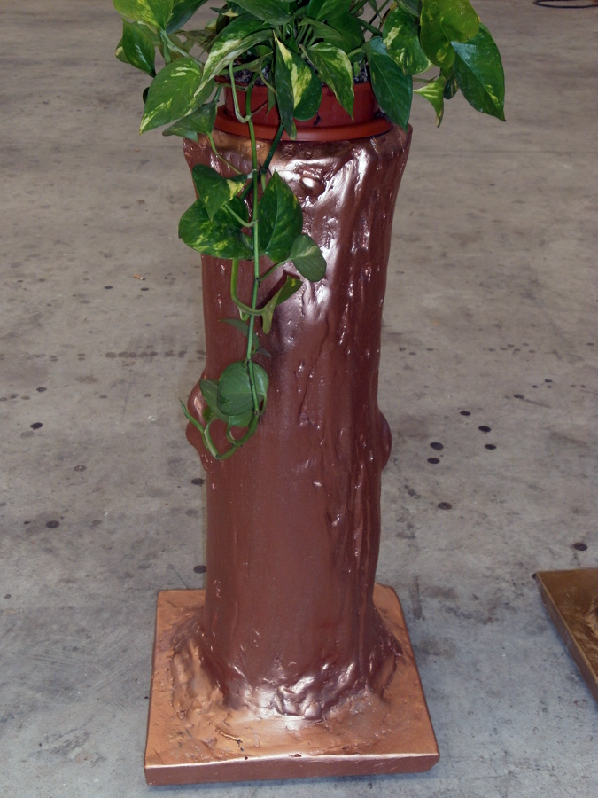 jardinera en color bronce 