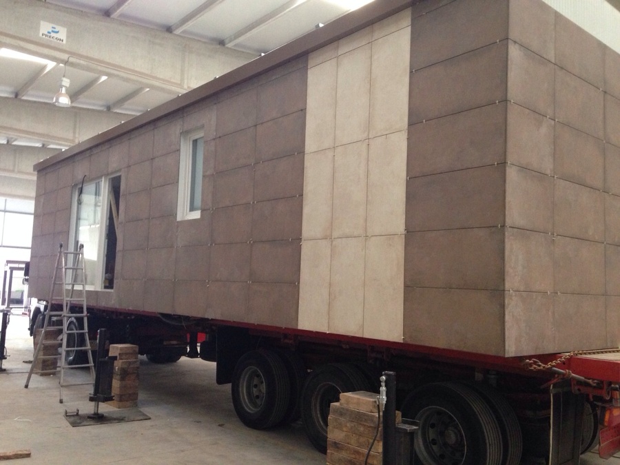 La casa sale de la nave en un solo módulo