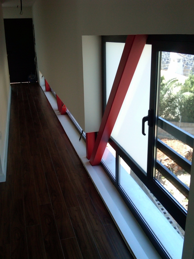 La estructura metálica queda integrada en la decoración