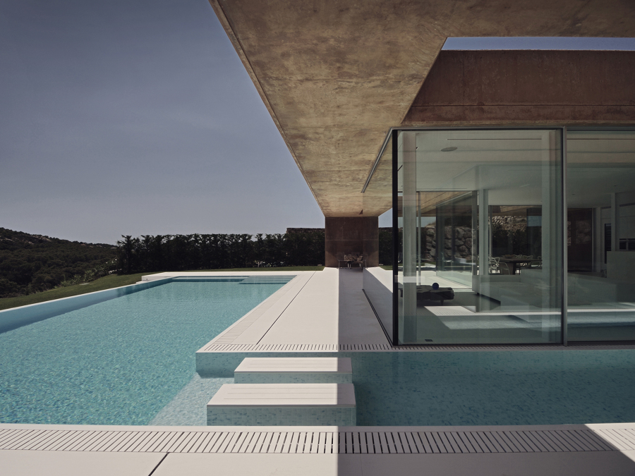 La piscina colabora en la integración interior y exterior