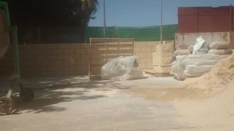 Labrado de muro de bloques amarillo