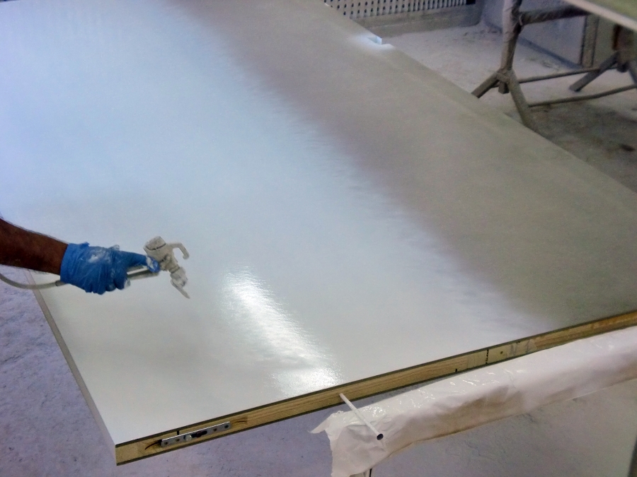 LACADO  DE PUERTAS DE GRAN DIMENSION