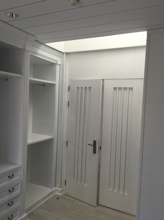 lacado en techo, armario y puerta