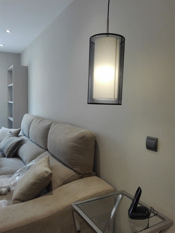 Lámpara colgante mesita sofá