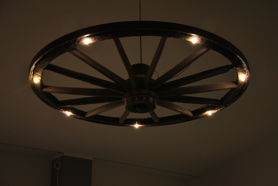 LAMPARA DE RUEDA DE CARRO