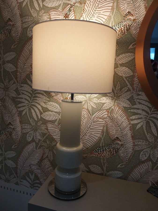 LÁMPARA SOBREMESA DE CRISTAL LACADO