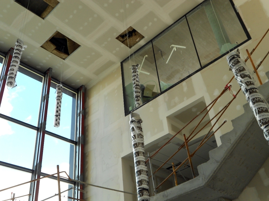 Lámparas colgantes en escalera