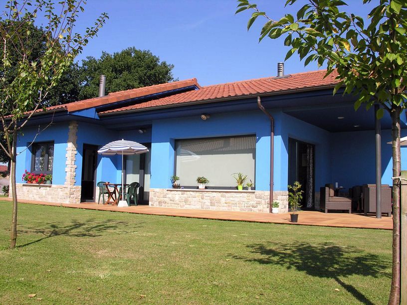 Lateral casa azul Siero