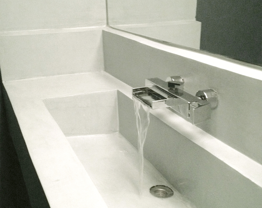 Lavabo en blanco roto