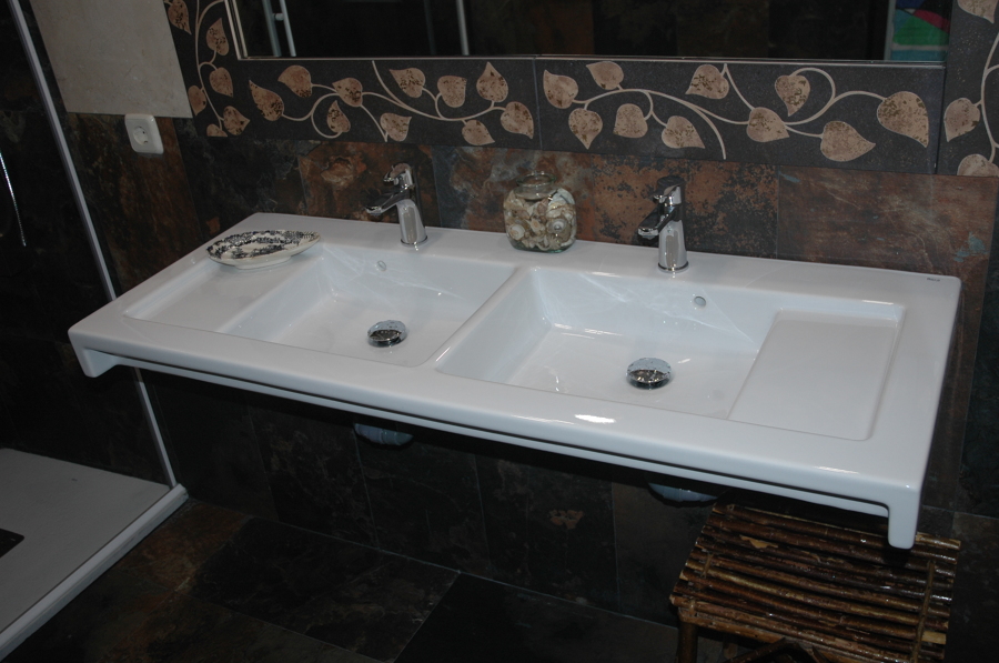 Lavabo suspendido desde otro ángulo