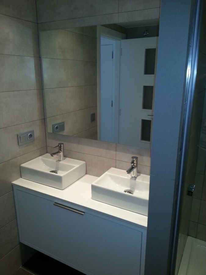 Lavabos sobre encimera en baño