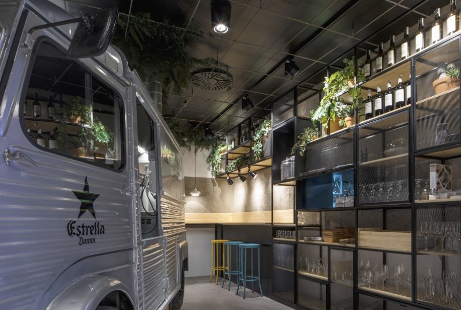 Le Streeter, vista de la estantería