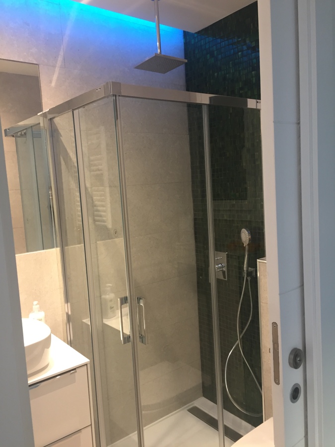 LED EN BAÑO MULTICOLOR