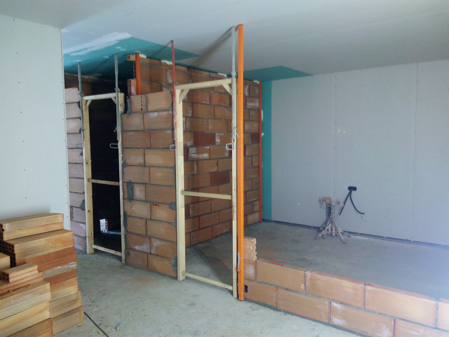 Les divisions interiors són de maons