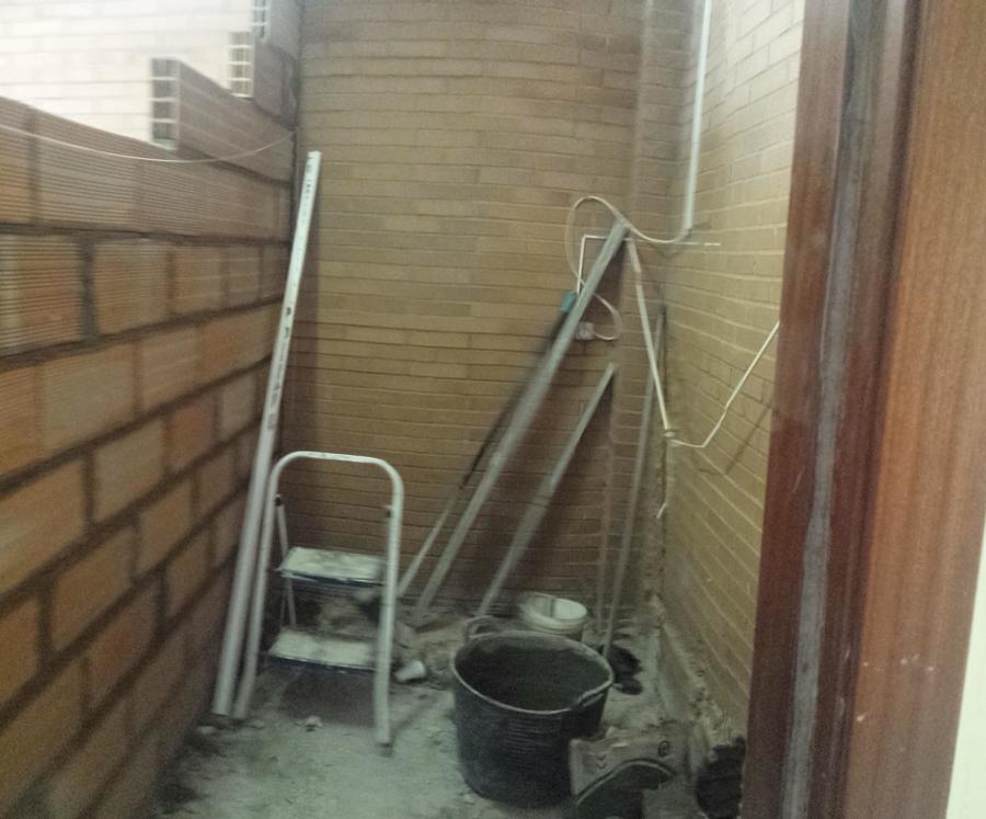 levantamiento de muro de separación