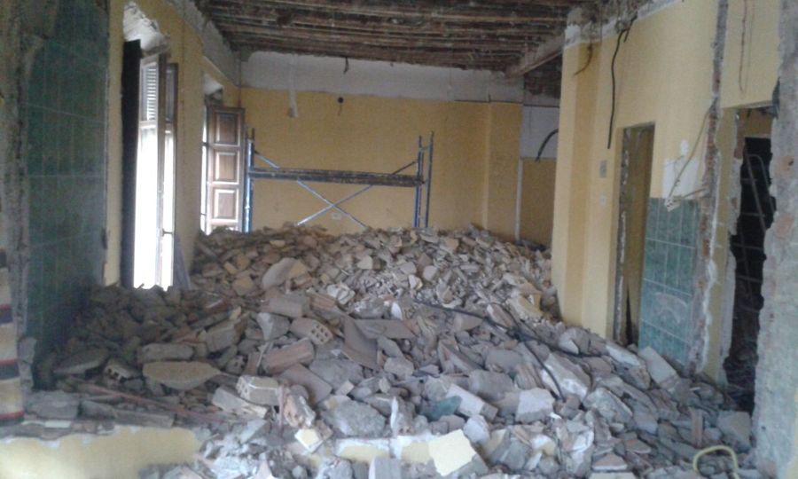 Liberamos a la estructura de toneladas de peso.