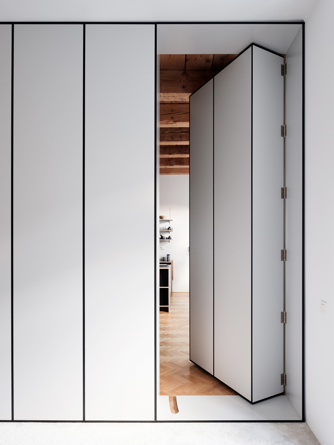 Librería convertida en puerta