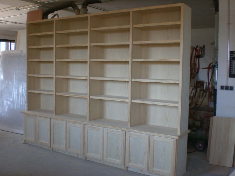 Librería en Pino en Taller.