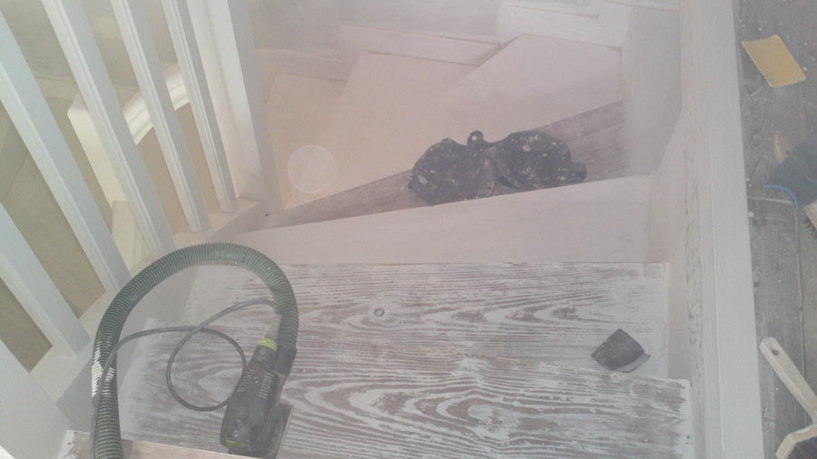 lijado de peldaños de escalera....