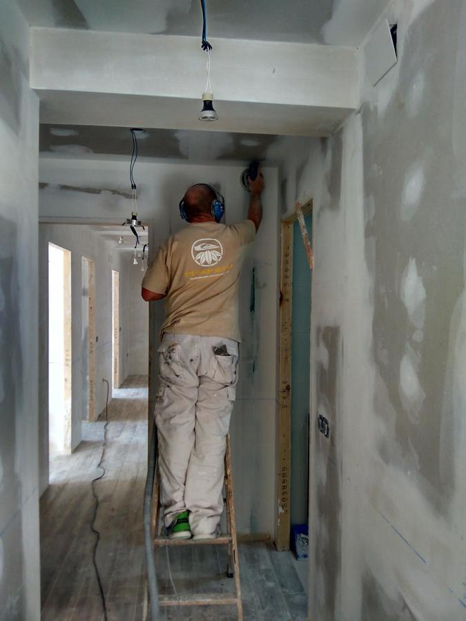 Lijado y pintado de paredes