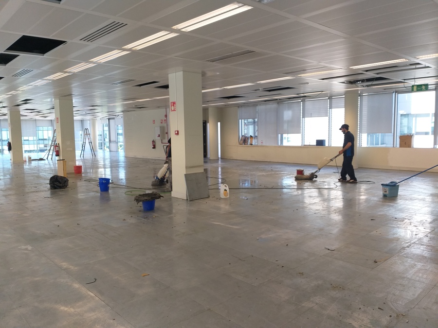 LIMPIEZA DE 2.000 METROS SUELO TECNICO