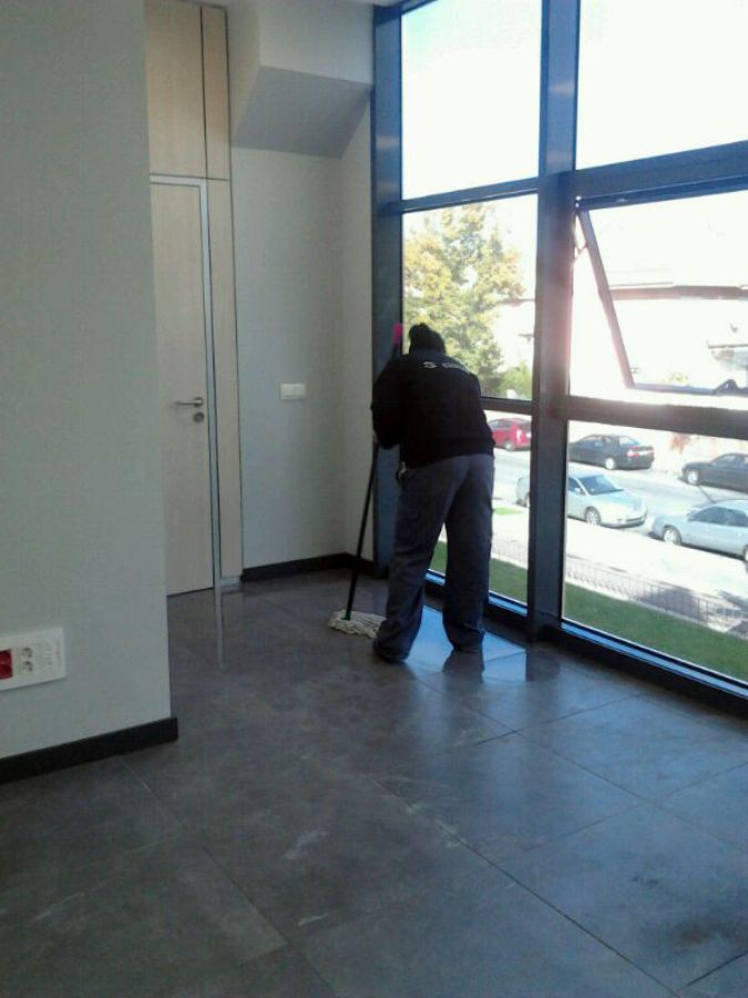 Limpieza de oficinas y naves