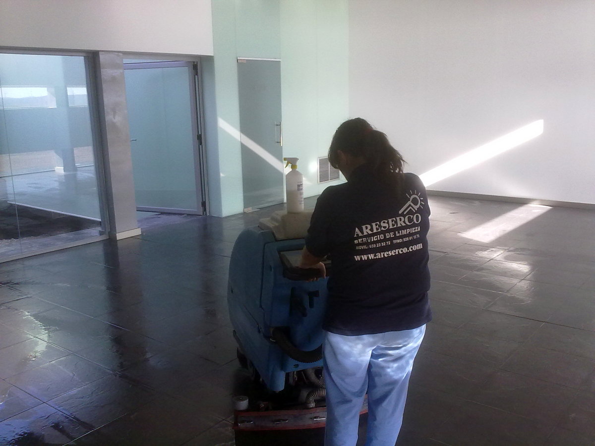 Limpieza en tanatorio municipal