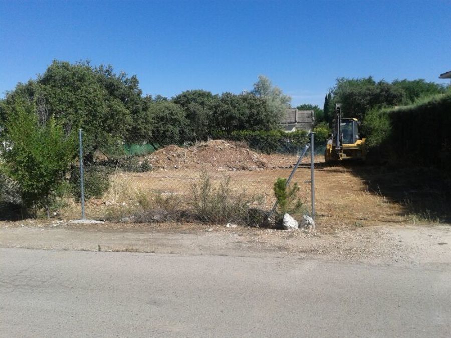 Limpieza y descombrado de parcela