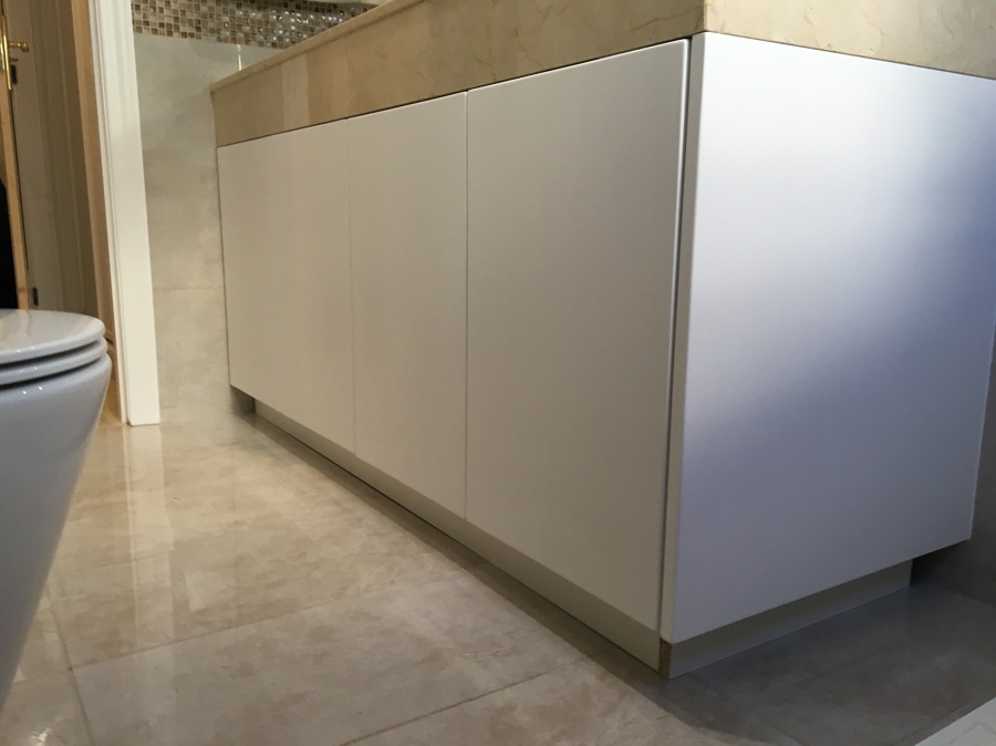 Línea lisa, sencilla y elegante