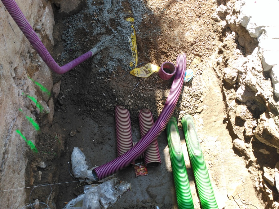 LINEAS DE ELECTRICIDAD, TELEFONIA Y ALUMBRADO PUBLICO