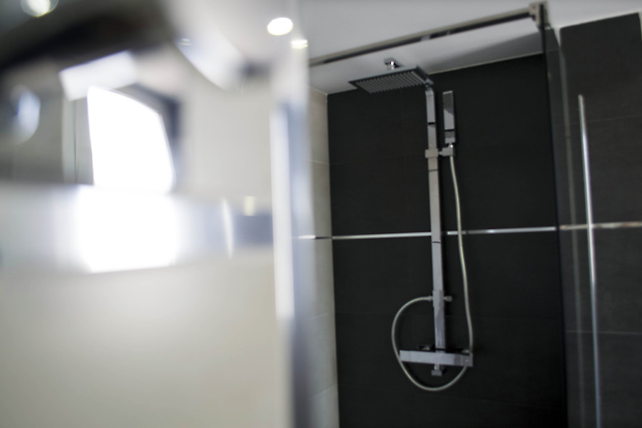 Lineas Rectas en baños ( detalle ducha )