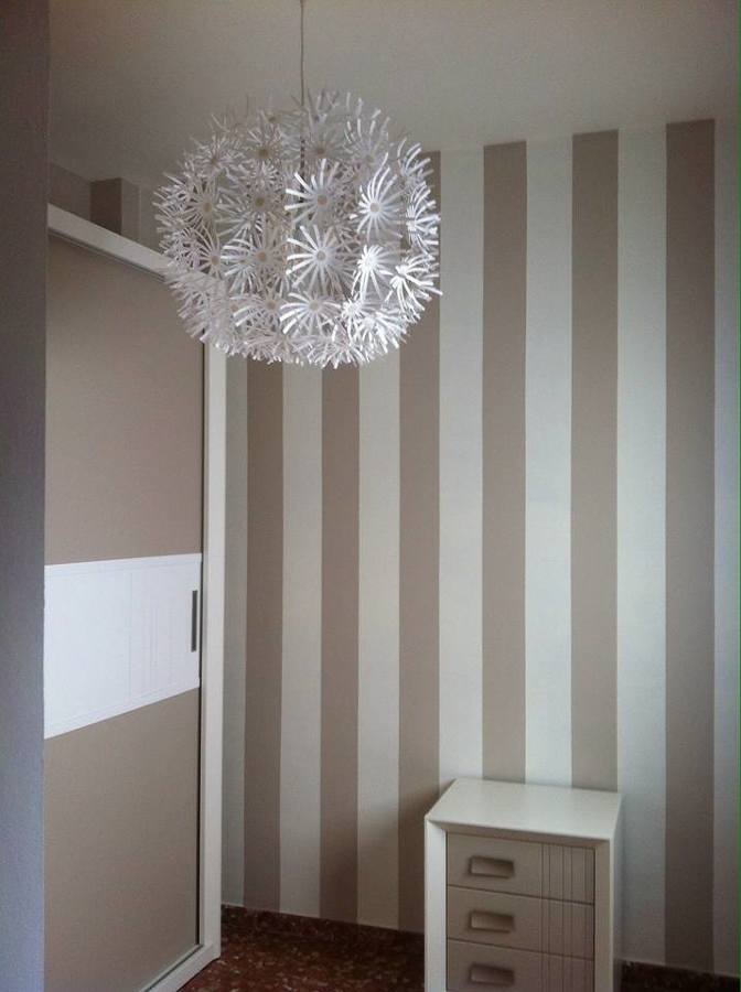 Lineas verticales pintadas a mano