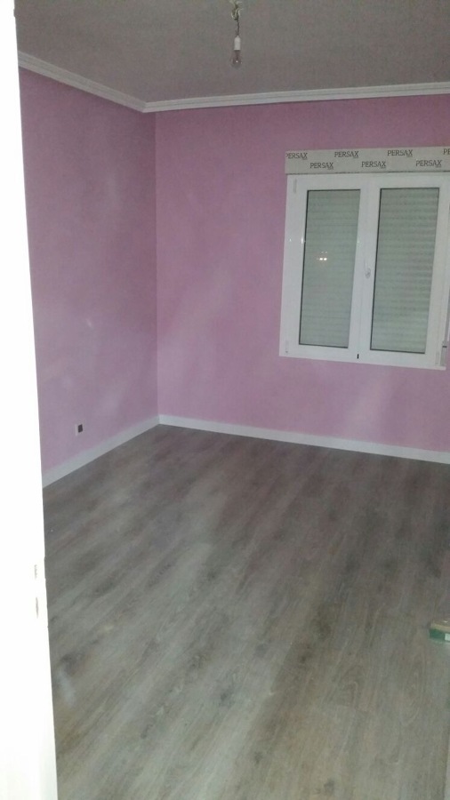 LISO SOBRE PAREDES QUE ESTABAN DE GOTA