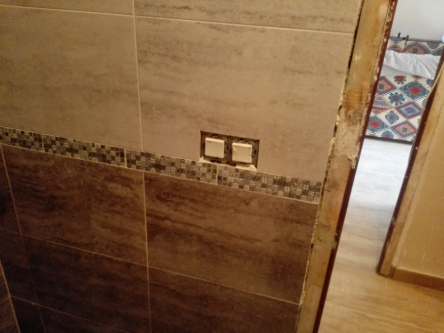 llaves de luz para baño gris