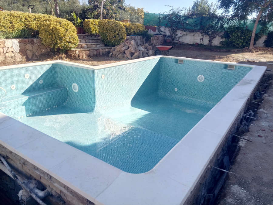 Llenado de la piscina.