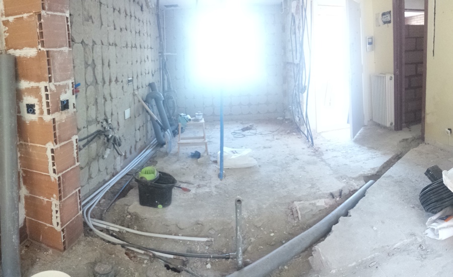 lleva de las tuberías al cuarto de baño