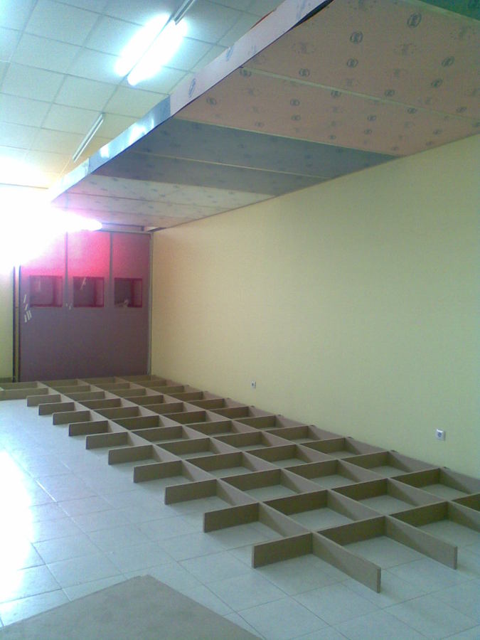 Local comercial - detalle de tarima elevada