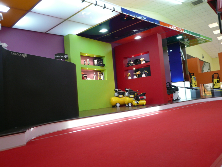 Local comercial - exposición maquinaria y productos