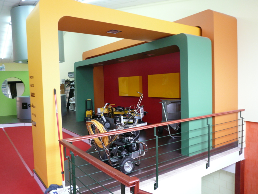 Local comercial - exposición maquinaria