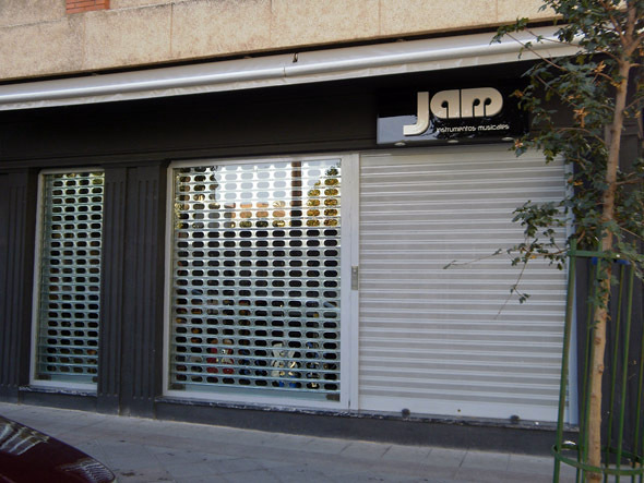 LOCAL COMERCIAL INSTRUMENTOS MUSICALES