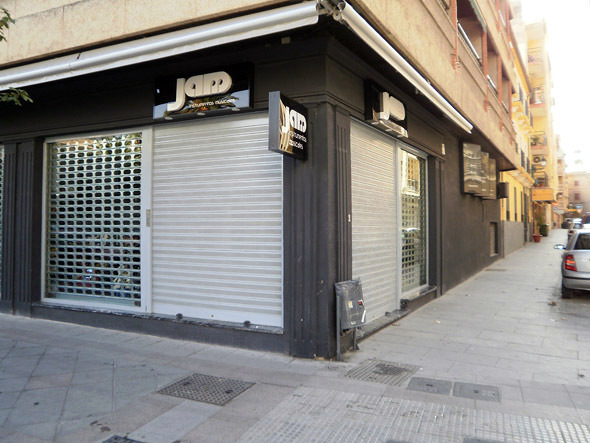 LOCAL COMERCIAL INSTRUMENTOS MUSICALES