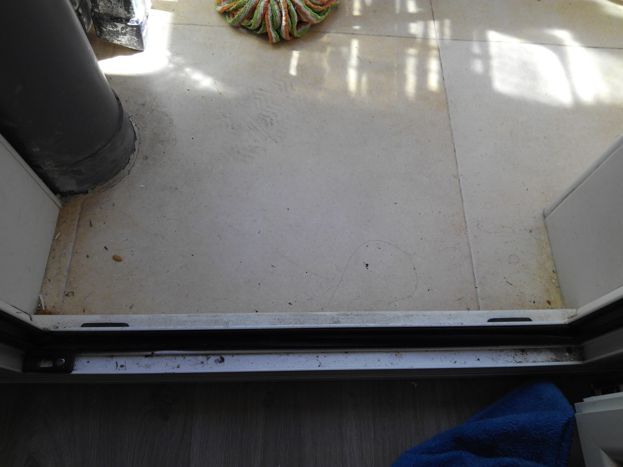 Los raíles del balcon de la cocina a la galería