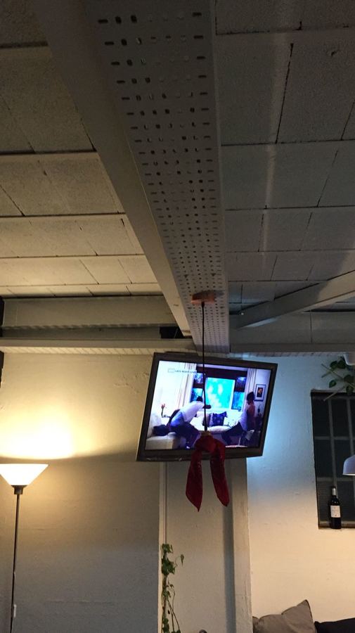 Luz colgante más televisión