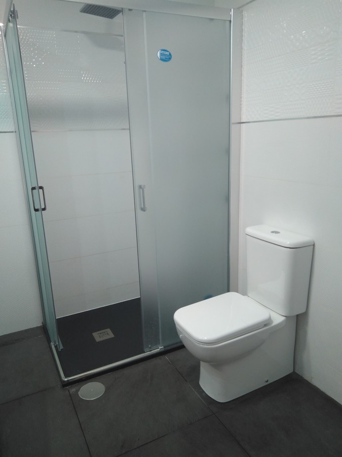 mampara de dos hojas correderas