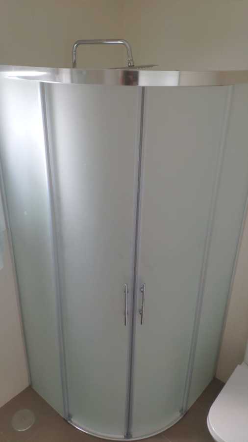 Mampara de ducha a medida curva