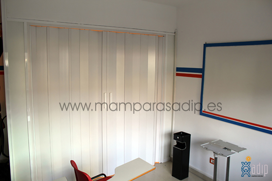 Mampara en academia Oviedo (Asturias)