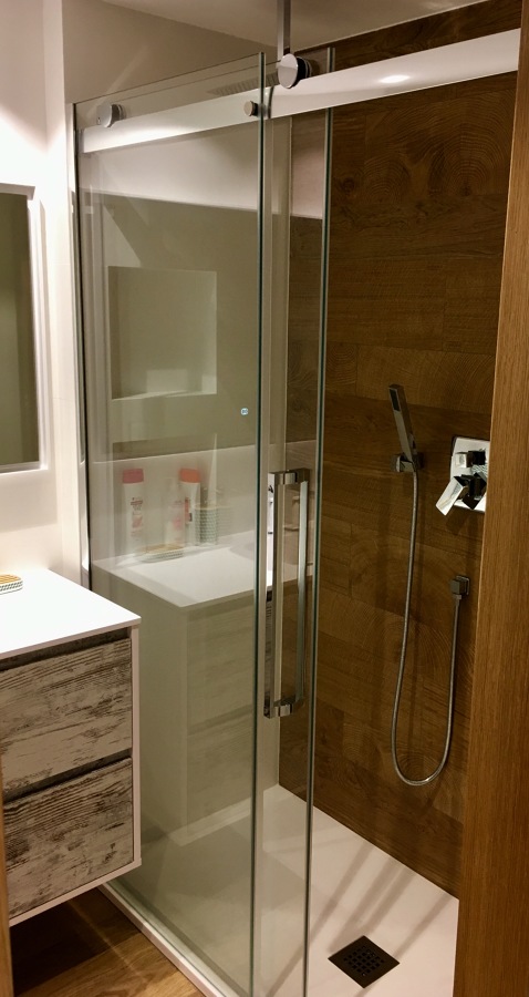 Mampara hecha a medida por nuestro cristalero